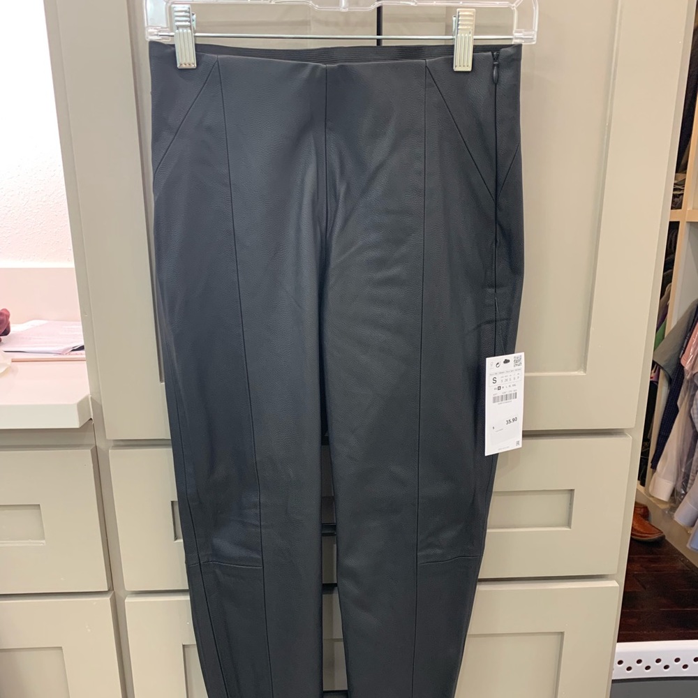 NWT Faux Learher pants/leggings. Zara. Small.